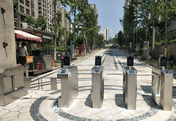 人臉識別出入小區(qū)逐漸成為常態(tài)