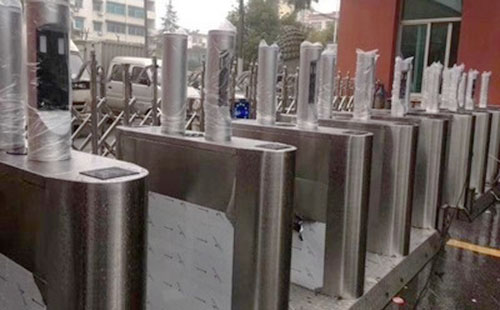 學校安裝一套人臉識別管理系統(tǒng)需要多少錢？