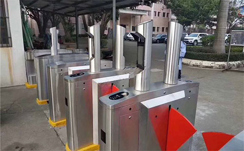 工業(yè)區(qū)安裝一套人臉識別管理系統(tǒng)需要多少錢？