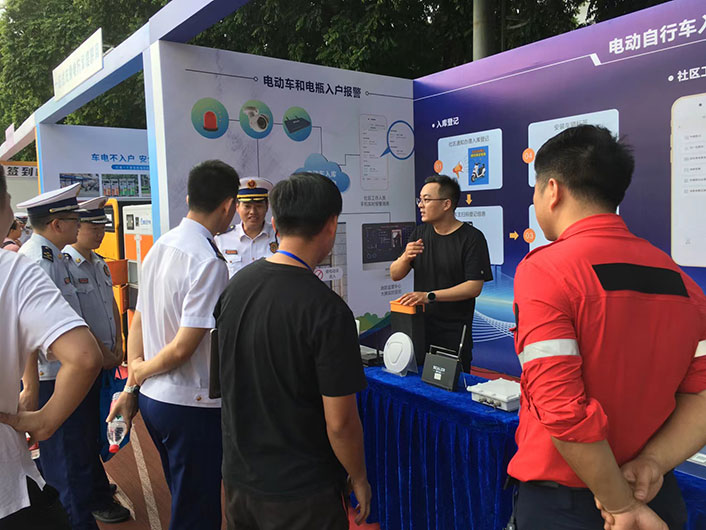 思卡樂電動(dòng)自行車入庫管理系統(tǒng)亮相消防會(huì)，助力安全和便捷管理